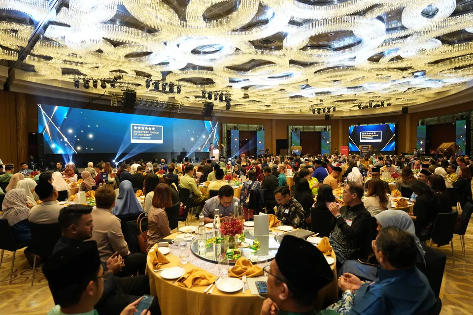 Guests seated at round tables in a grand ballroom during an awards ceremony