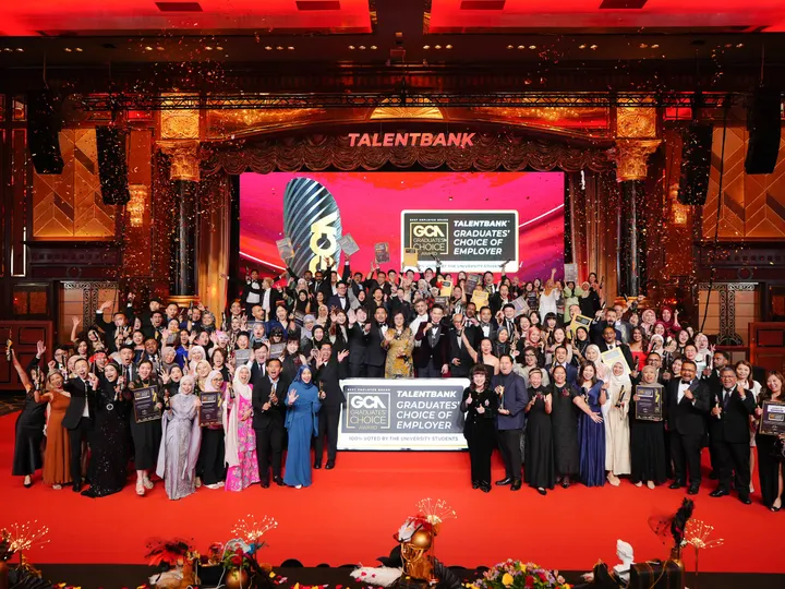 Winners and guests gathered on a red-carpeted stage at the Graduates' Choice Award gala