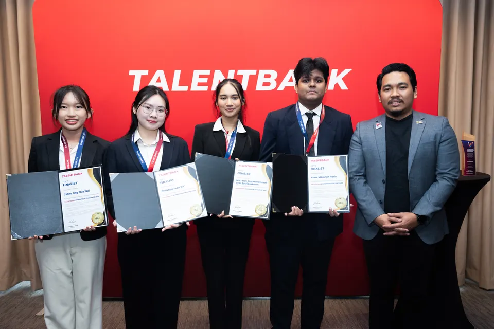Five people holding certificates in front of a red Talentbank backdrop