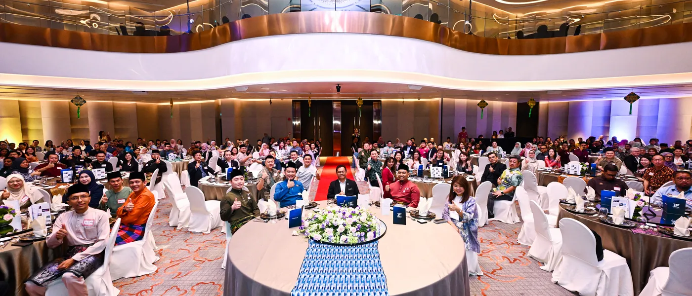 A full hotel ballroom of guests at round tables at a Talentbank dinner