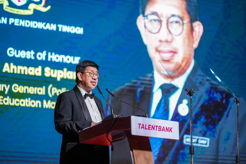 The Guest of Honour speaking at the 2023 gala