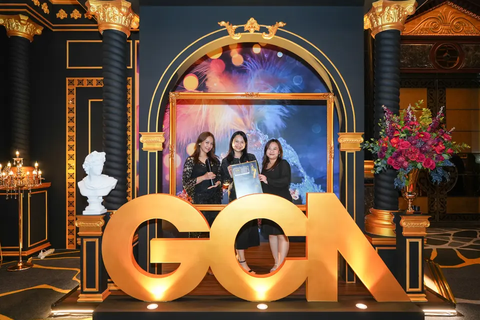 The GCA letters, with guests behind them