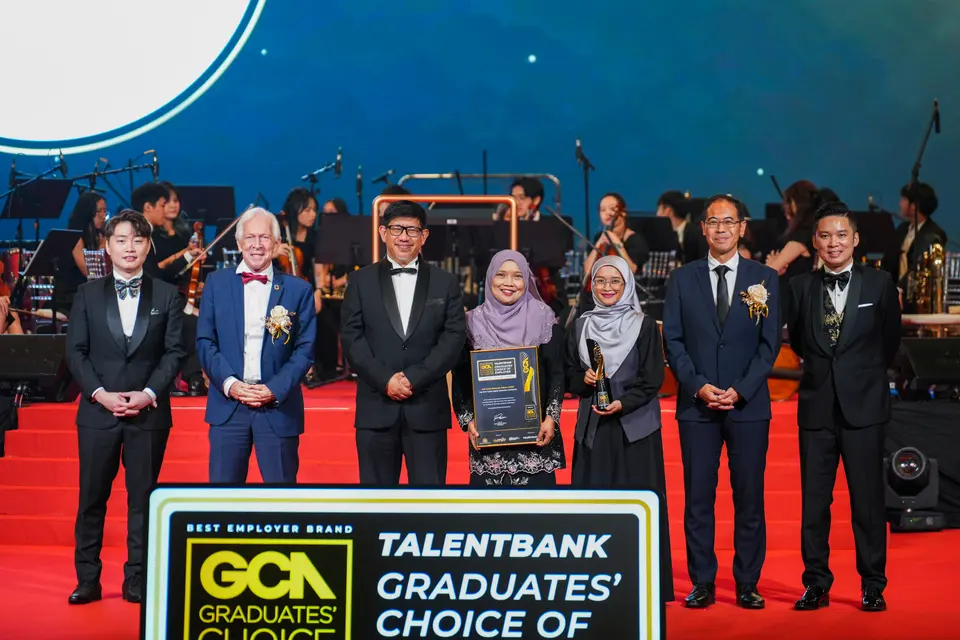Guests of honour, vice-chancellors and winners at a Graduates' Choice Award gala