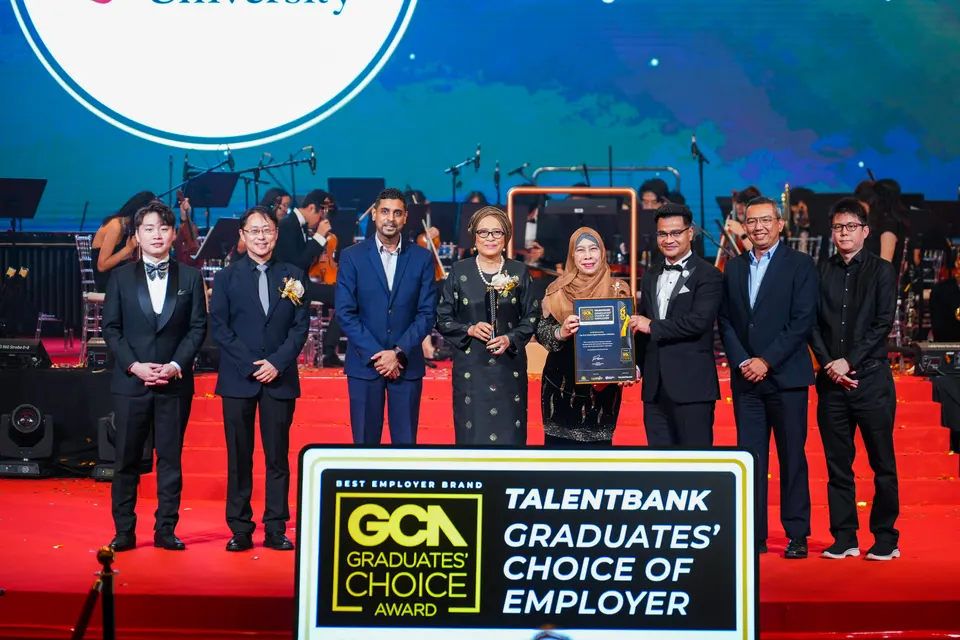 Guests of honour, vice-chancellors and winners at a Graduates' Choice Award gala