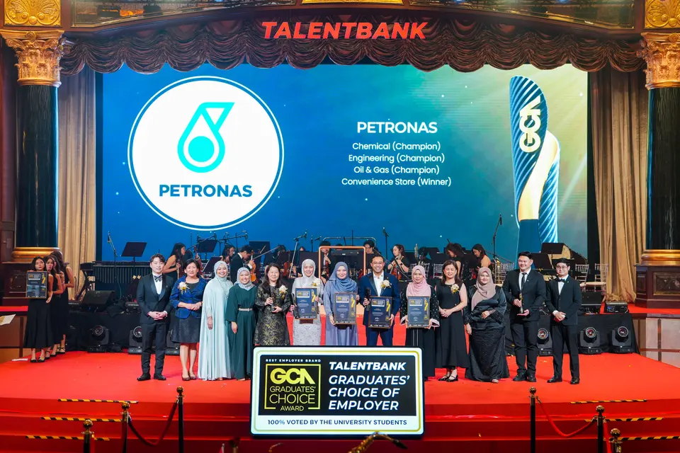 Guests of honour, vice-chancellors and winners at a Graduates' Choice Award gala