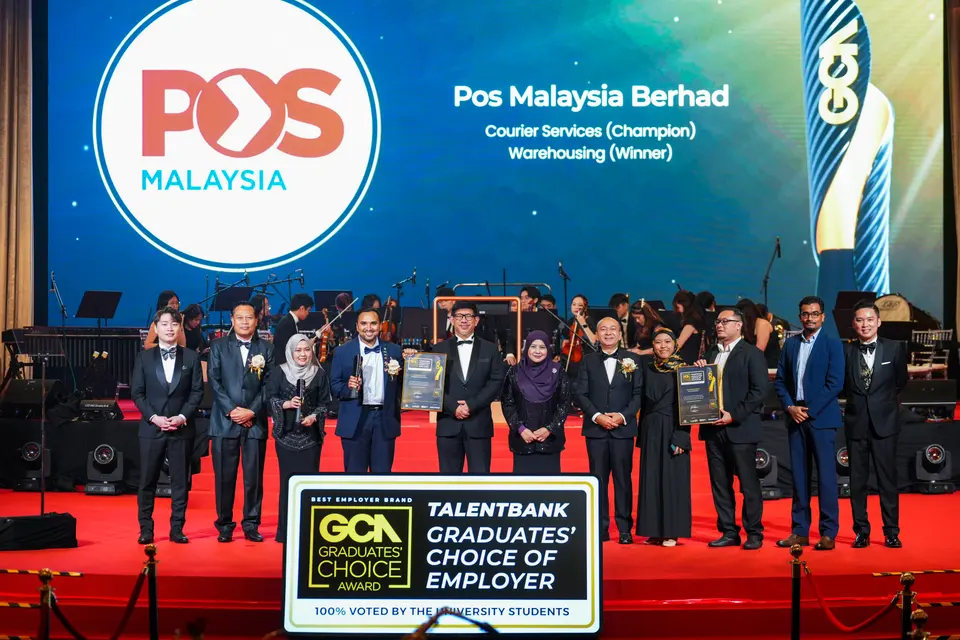 Guests of honour, vice-chancellors and winners at a Graduates' Choice Award gala