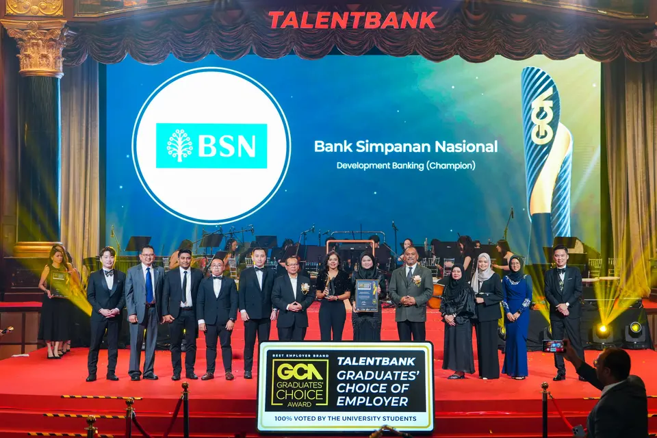 Guests of honour, vice-chancellors and winners at a Graduates' Choice Award gala