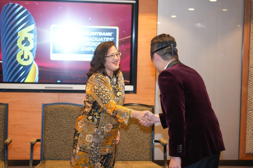 Guests of honour, vice-chancellors and winners at a Graduates' Choice Award gala