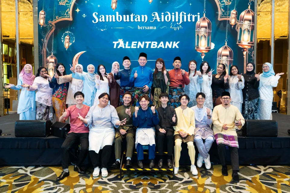 A large group in festive clothes at Talentbank's Aidilfitri celebration