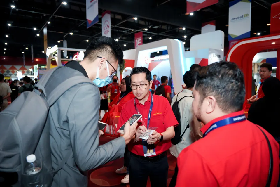 Visitors in conversation on the fair floor, Talentbank Career Fair 2025