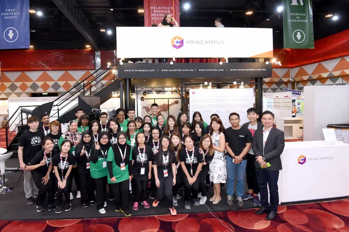 The crew gathered in front of the HRINCAMPUS booth at the Intercampus Career Fair 2017