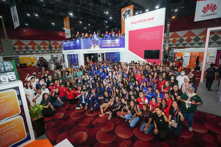 The Talentbank crew, employers and visitors gathered in front of the Talentbank booth at the Talentbank Career Fair 2023