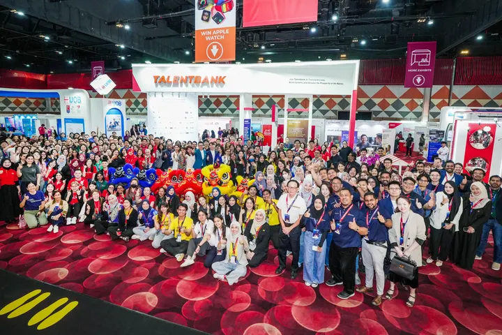 The Talentbank team, employers and visitors gathered in front of the Talentbank booth, with lion dancers, at the Talentbank Career Fair 2026