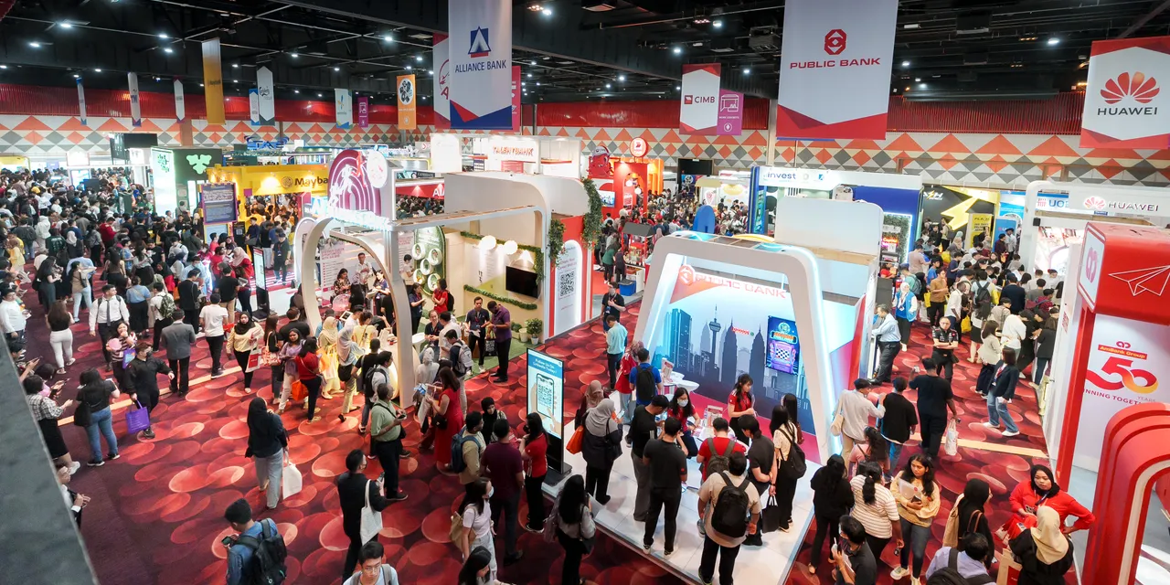 The exhibition hall at the Talentbank Career Fair, full of visitors and employer booths